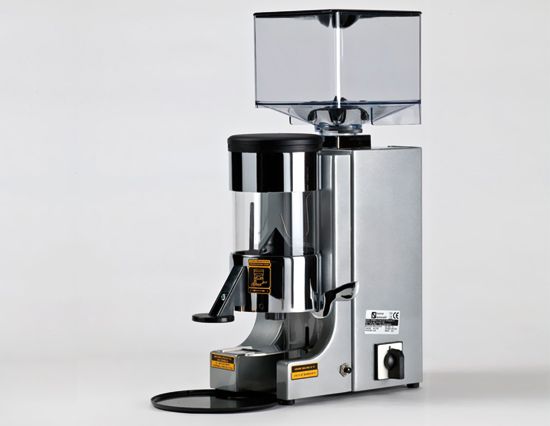 Macchine del caffè trattate per eliminare la rugosità dei metalli e delle finiture