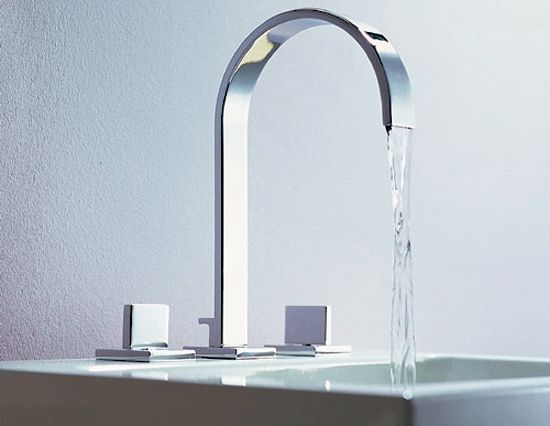 Elementi di interior design trattati per eliminare la rugosità dei metalli e delle finiture