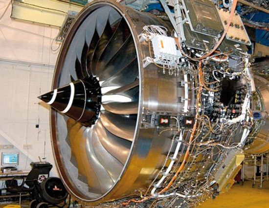 Componenti aeronautici trattate per eliminare la rugosità dei metalli e delle finiture